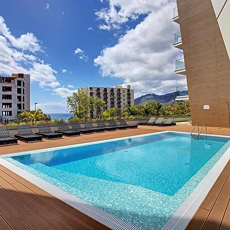 Skyview Penthouse By Mhm *