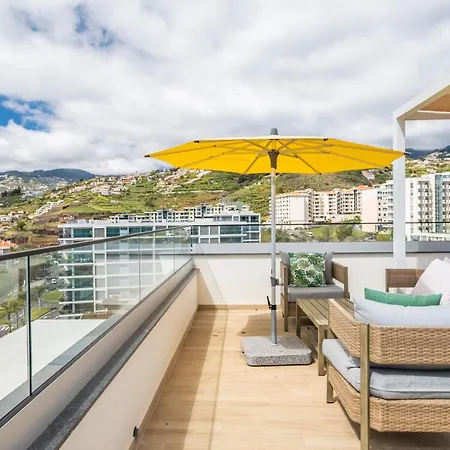 דירה Skyview Penthouse By Mhm