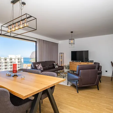 Skyview Penthouse By Mhm Lägenhet