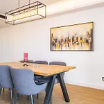 아파트 Skyview Penthouse By Mhm