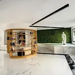 Skyview Penthouse By Mhm