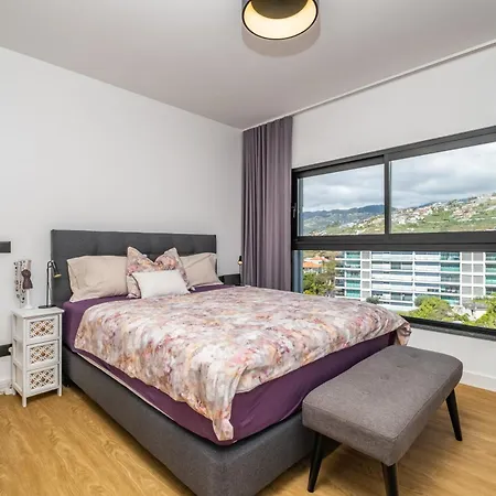 Skyview Penthouse By Lovelystay Funchal (Madeira)