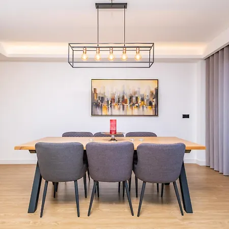 Skyview Penthouse By Mhm *