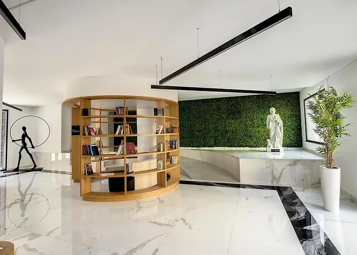Skyview Penthouse By Mhm