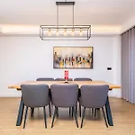 Skyview Penthouse By Mhm *