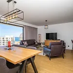 Skyview Penthouse By Mhm 아파트